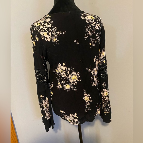 LoveStitch Top Size Small - Picture 7 of 7